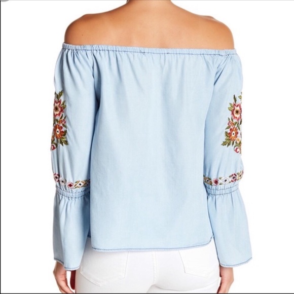 Cupcake and Cashmere Adrien off-the Shoulder Top - Picture 2 of 8